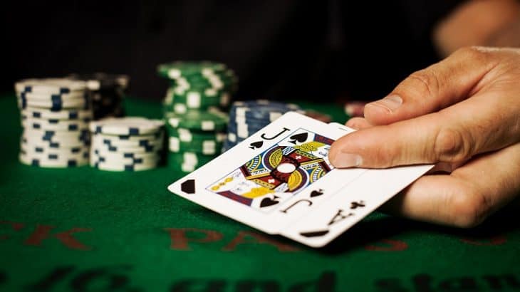 Kinh nghiệm nào giúp bạn chơi xì dách Blackjack hay hơn