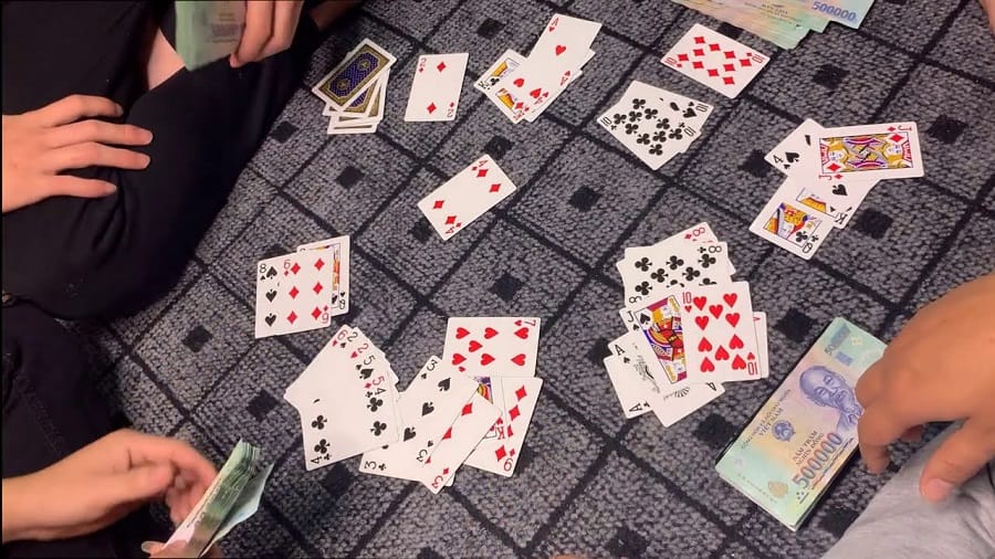 Bí kíp để bạn có thể đánh lừa đối thủ hiệu quả trong chơi Phỏm Bi kip de ban co the danh lua doi thu hieu qua trong choi Phom