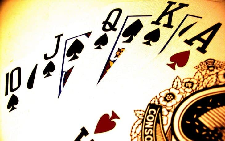 Cần làm những gì để đánh bại được đối thủ dễ hơn khi chơi Poker?